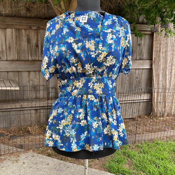 Beautiful Floral Tie Back Blouse by Anne Klein - Picture 4 of 9